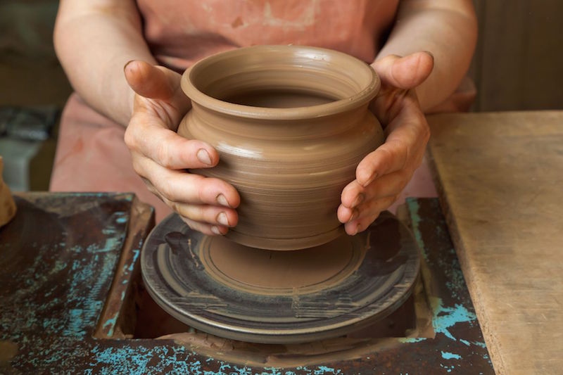 Laboratorio di ceramica nelle Marche